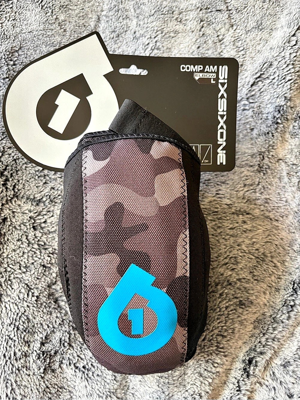 Sixsixone Comp AM Elbow Pad Camo Black & Purple Large